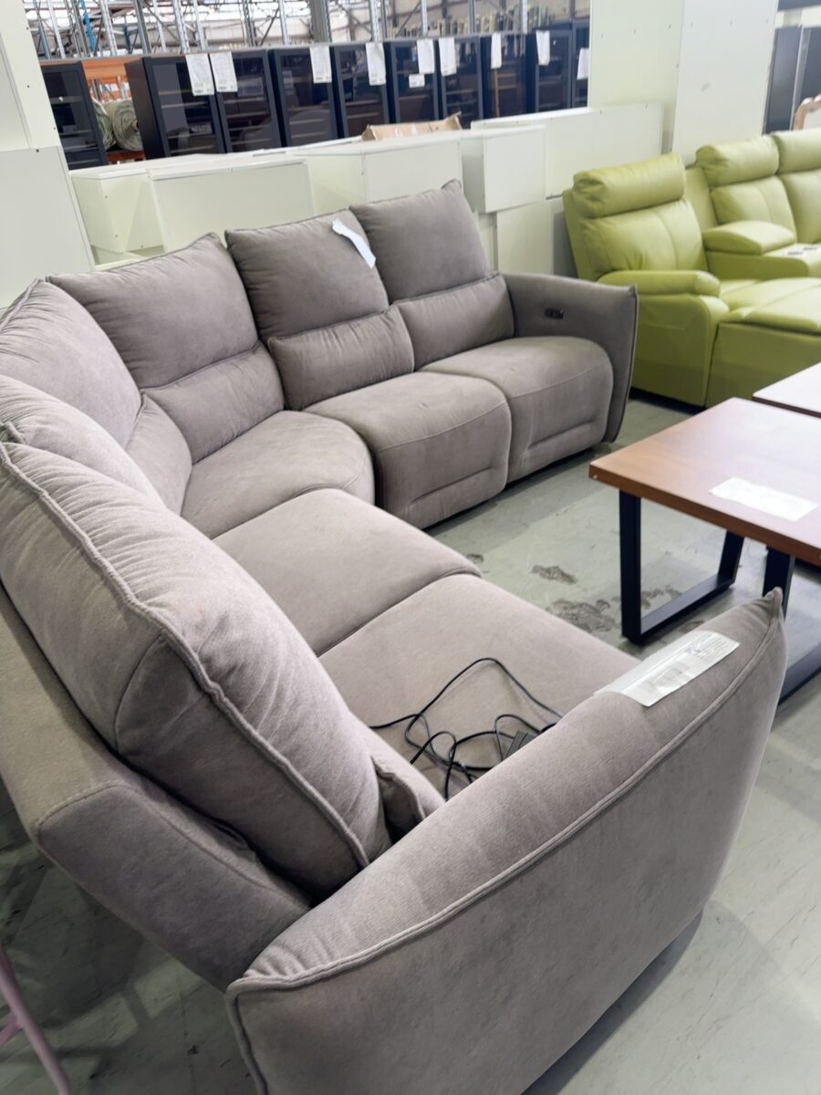 NEW GREY MATERIAL CORNER MODULAR LOUNGE SUITE WITH ELECTRIC RECLINERS EACH END