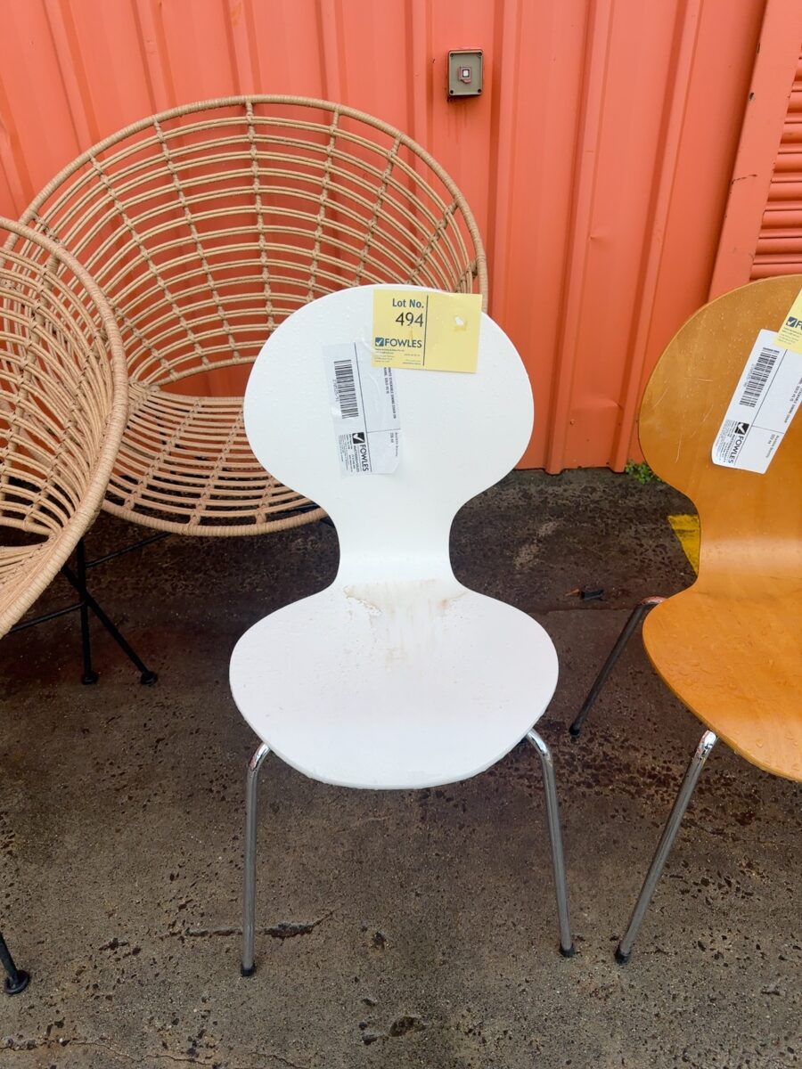 EX HIRE WHITE STACKABLE DINING CHAIR ON METAL FRAME, SOLD AS IS