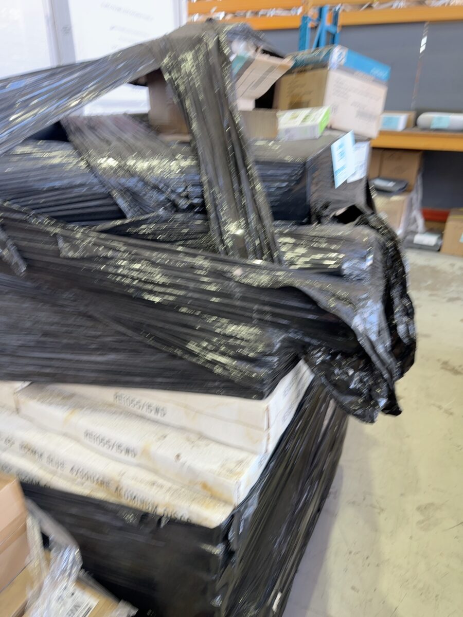PALLET OF ASSORTED SIZE GLASS TOPS FOR FURNITURE AND ASSORTED CAFE BLINDS, SOLD AS IS