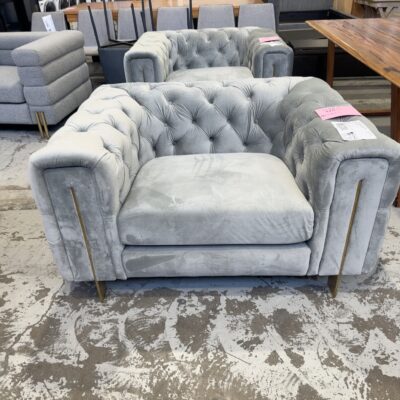 EX STAGING FURNITURE - LARGE OVERSIZE GREY VELVET BUTTON UPHOLSTERED ARMCHAIR, SOLD AS IS