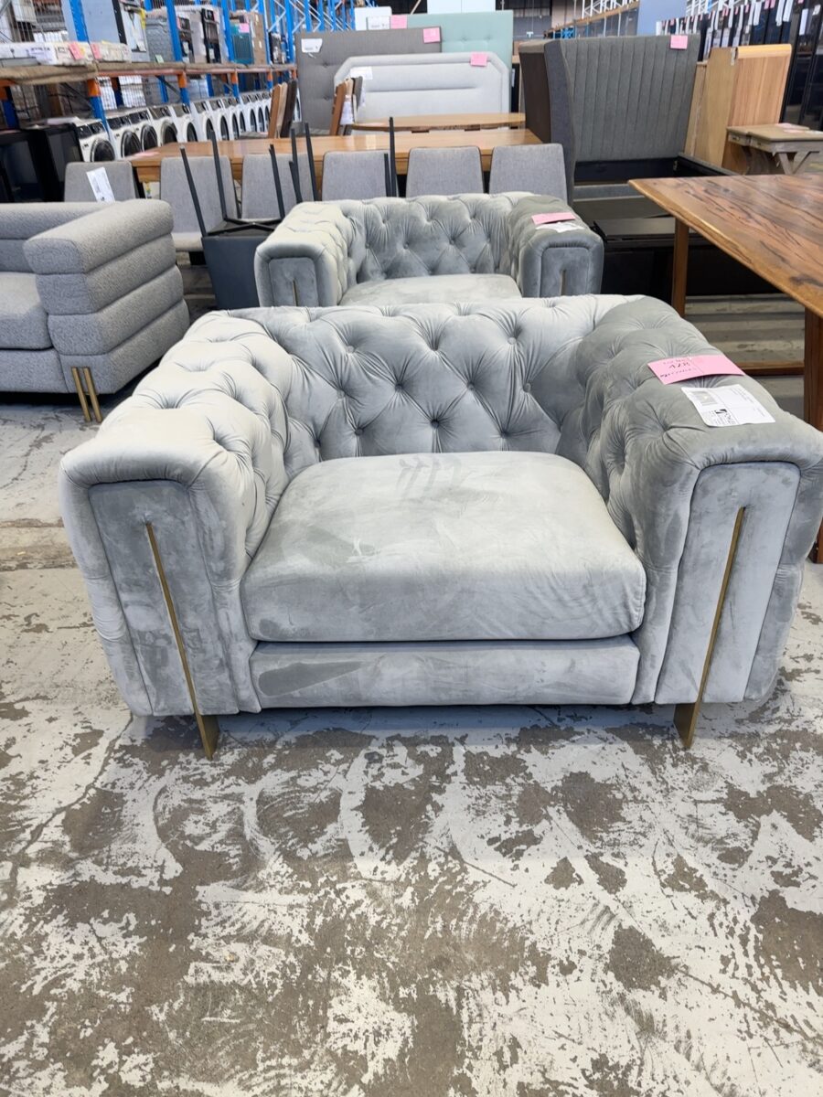 EX STAGING FURNITURE - LARGE OVERSIZE GREY VELVET BUTTON UPHOLSTERED ARMCHAIR, SOLD AS IS