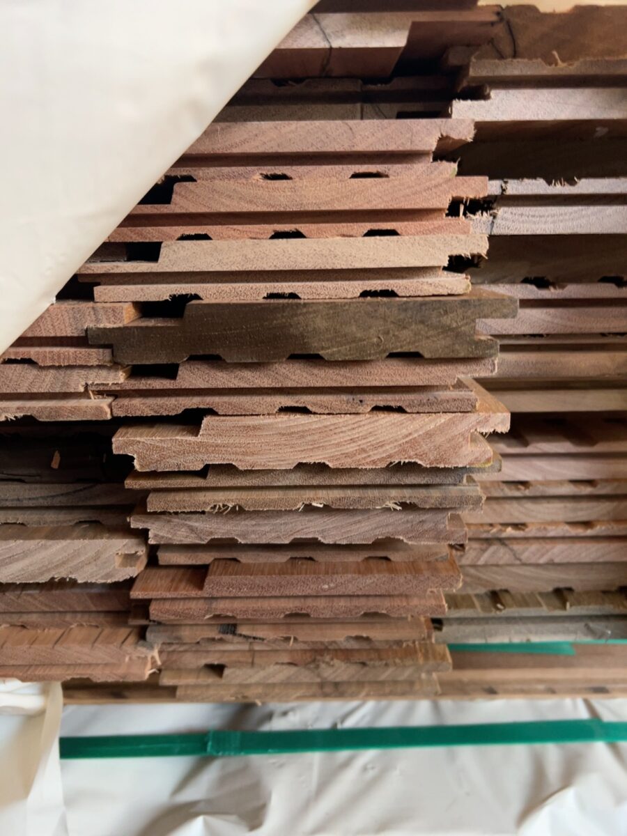 125X19 FEATURE GRADE SPOTTED GUM SHIPLAP CLADDING