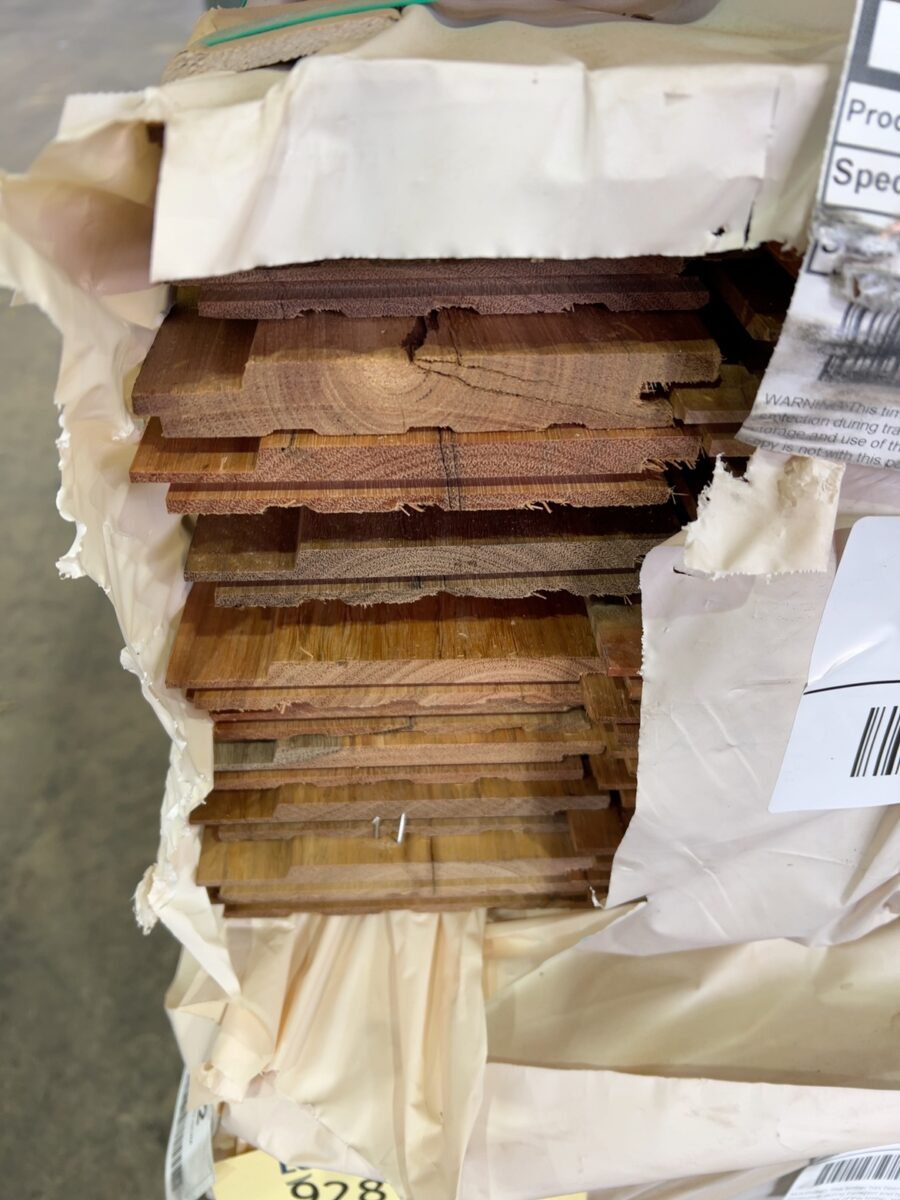 125X19 FEATURE GRADE SPOTTED GUM SHIPLAP CLADDING