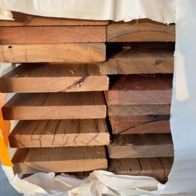 135X19 FEATURE GRADE SPOTTED GUM DECKING-(PACK CONSISTS OF RANDOM SHORT LENGTHS)