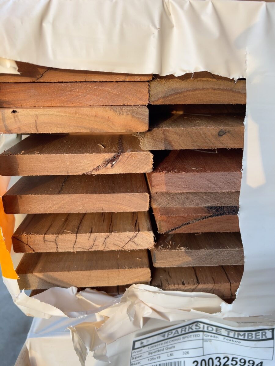 135X19 FEATURE GRADE SPOTTED GUM DECKING-(PACK CONSISTS OF RANDOM SHORT LENGTHS)