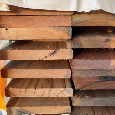 135X19 FEATURE GRADE SPOTTED GUM DECKING-(PACK CONSISTS OF RANDOM SHORT LENGTHS)