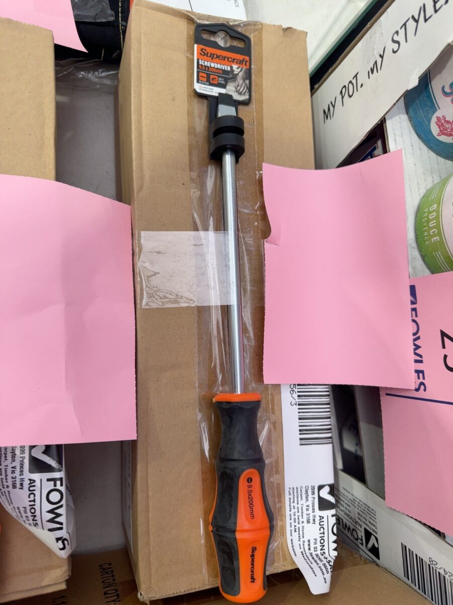 NEW SUPERCRAFT SCREWDRIVER SLOTTED/FLAT HEAD 9.5 X 200MM, S225017 RRP$27