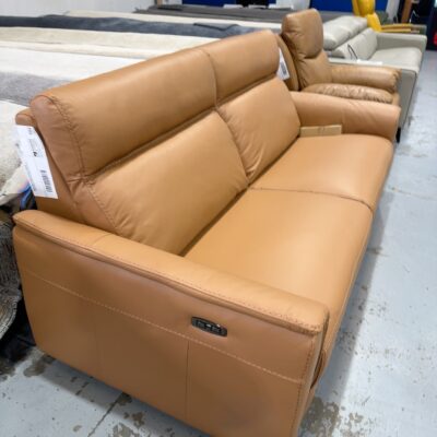 NEW SAMPLE FUDGE LEATHER 2.5 SEATER COUCH WITH ELECTRIC RECLINERS, SOLD AS IS
