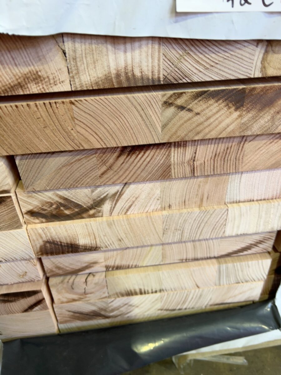 285X43 AUS OAK DAR LAM KD HARDWOOD-42/1.0