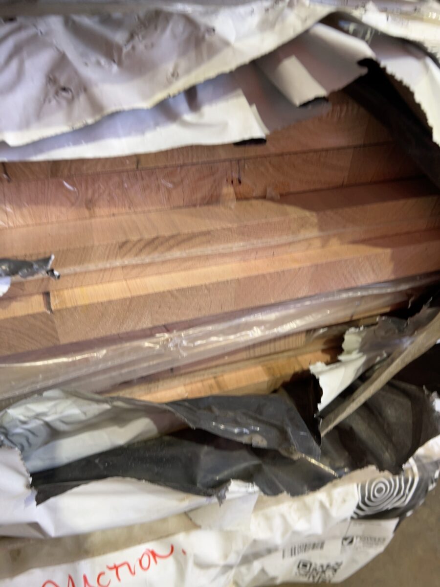 900X33 TAS OAK LAM KD HARDWOOD-10/2.4