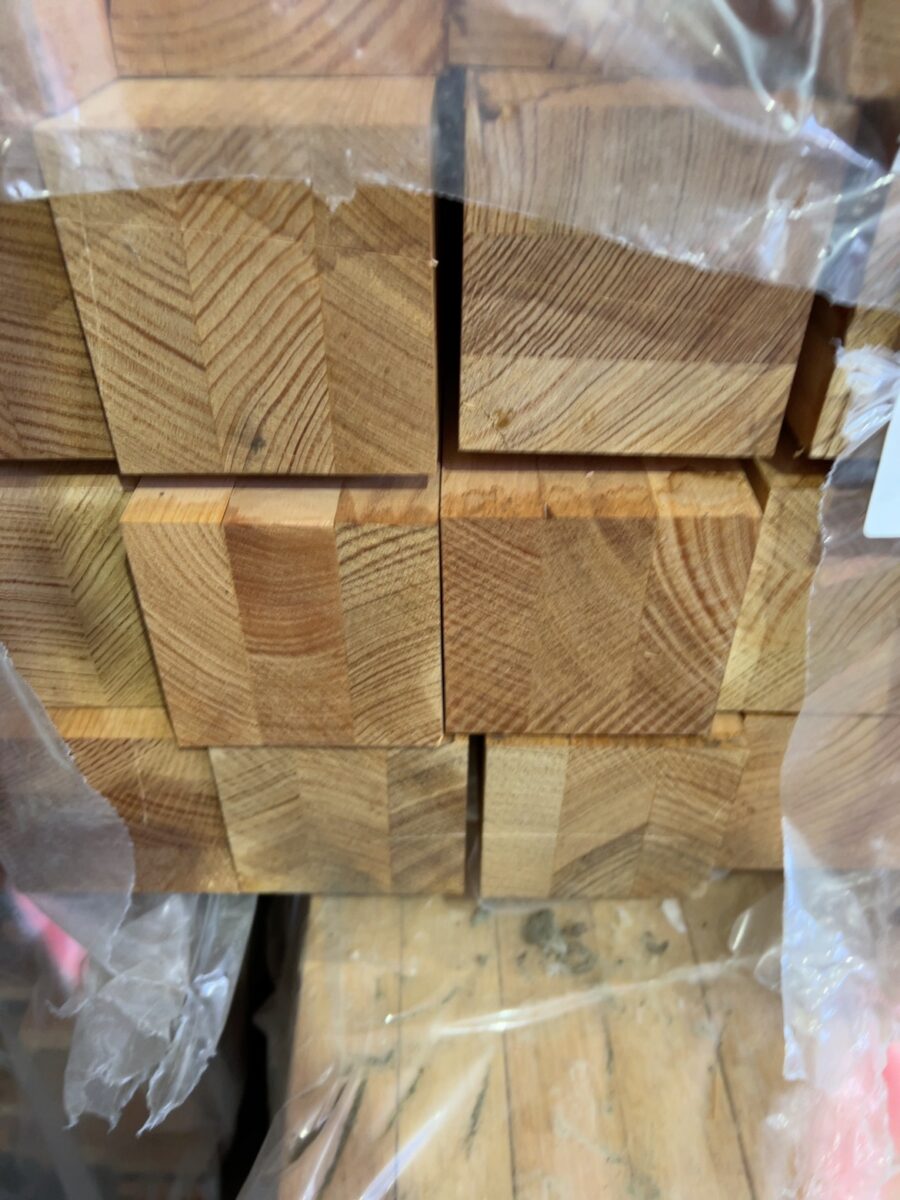 90X90 AUS OAK DAR LAM KD HARDWOOD POSTS