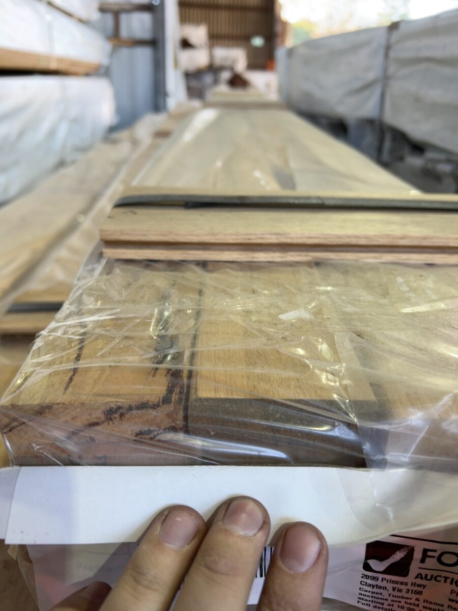 68X19 AUS OAK P/ROUND MERCH KD HARDWOOD