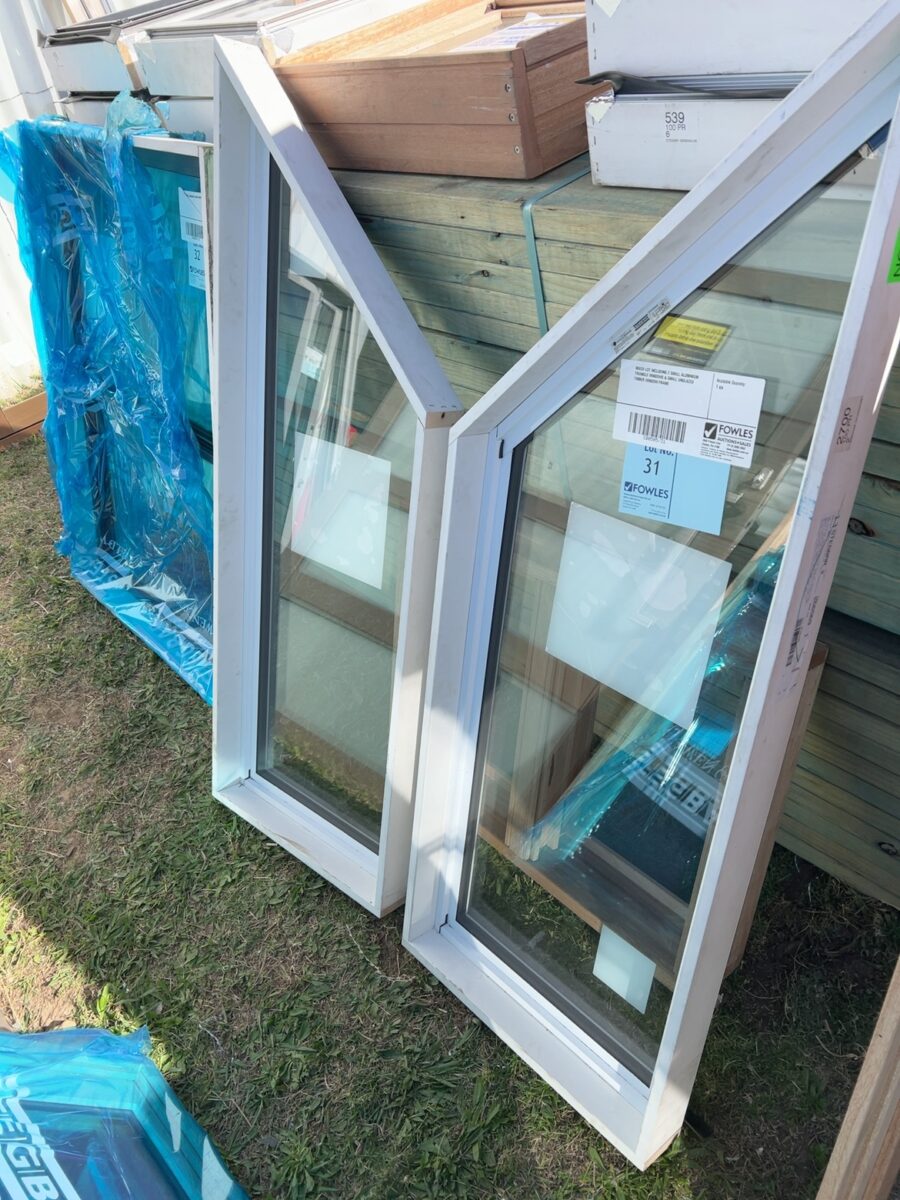 MIXED LOT INCLUDING 2 SMALL ALUMINIUM TRIANGLE WINDOWS & SMALL UNGLAZED TIMBER WINDOW FRAME