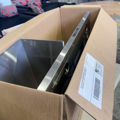 NEW TECHNIKA 900MM CHIMNEY RANGEHOOD FHEE26A9S-5, SOLD AS IS NO WARRANTY