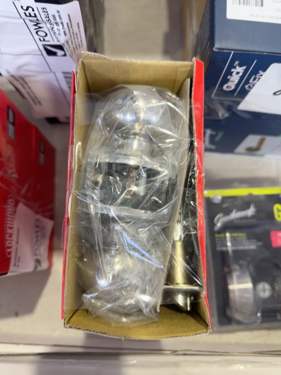 NEW GAINSBOROUGH MANOR ENTRANCE SET, KNOB, SOLD AS IS NO WARRANTY