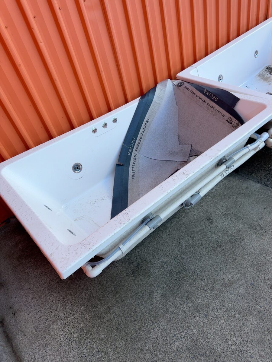EX DISPLAY DECINA LAGO SPA BATH, SOLD AS IS CONDITION, 1795MM X 1050MM WIDE