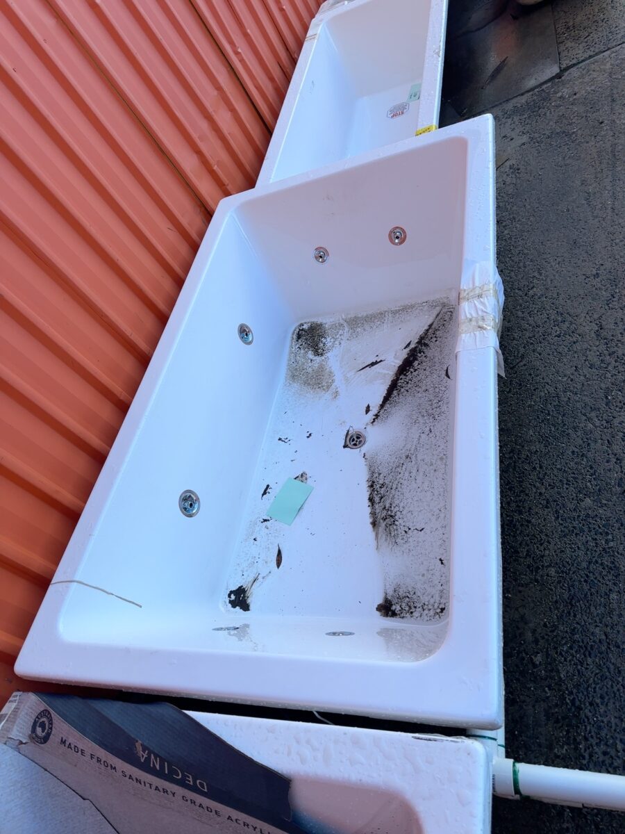 EX DISPLAY DECINA LAGO SPA BATH, SOLD AS IS CONDITION, 1795MM X 1050MM WIDE