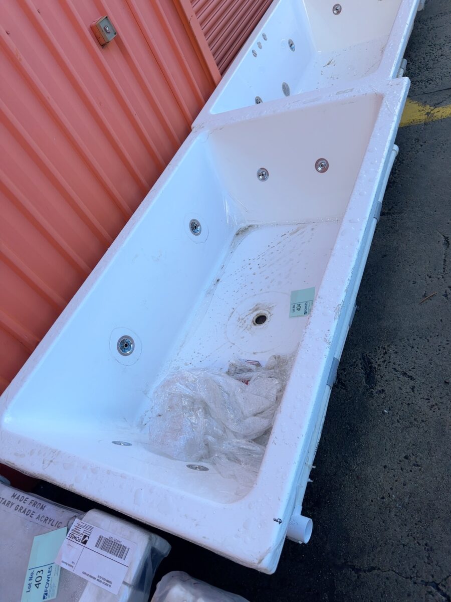 EX DISPLAY DECINA LAGO SPA BATH, SOLD AS IS CONDITION, 1795MM X 1050MM WIDE
