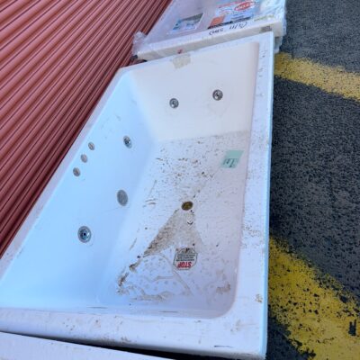 EX DISPLAY DECINA LAGO SPA BATH, SOLD AS IS CONDITION, 1795MM X 1050MM WIDE