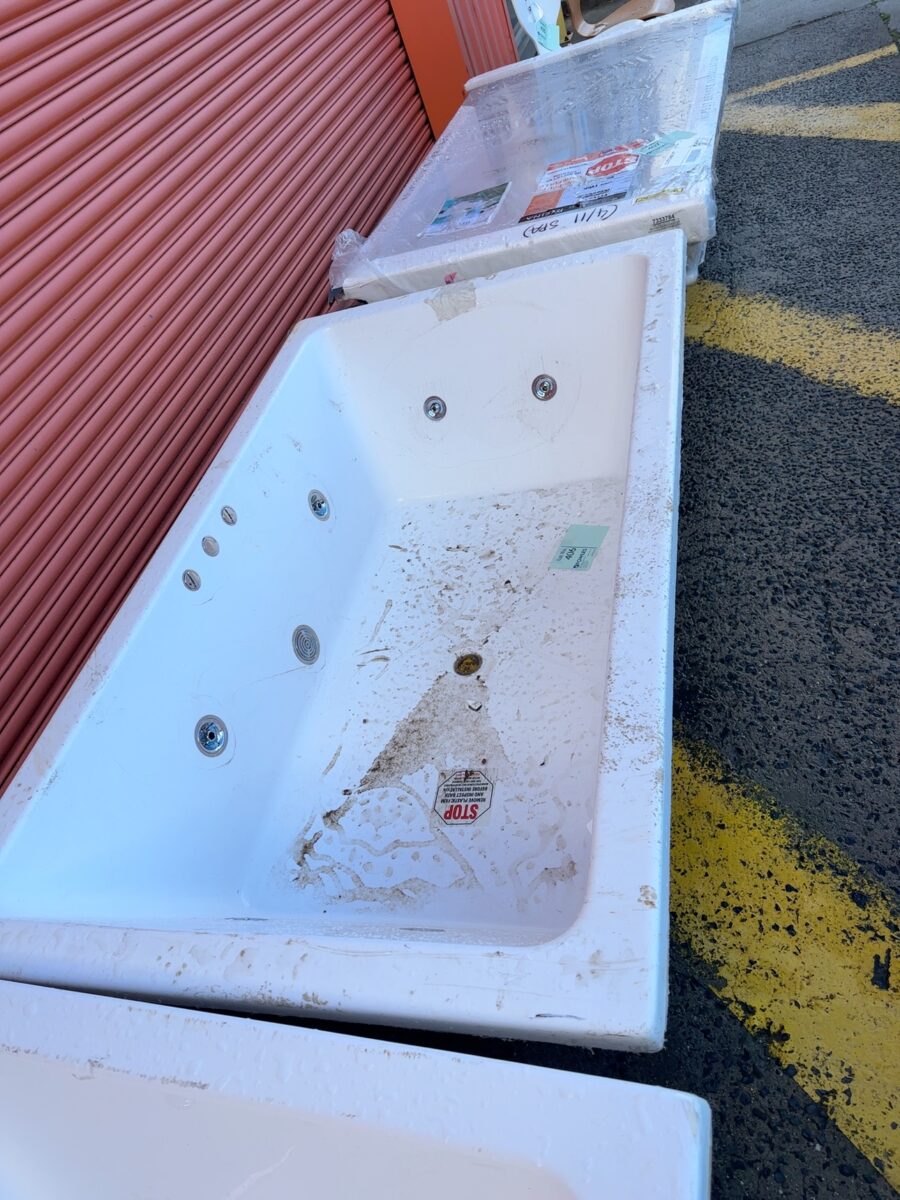 EX DISPLAY DECINA LAGO SPA BATH, SOLD AS IS CONDITION, 1795MM X 1050MM WIDE