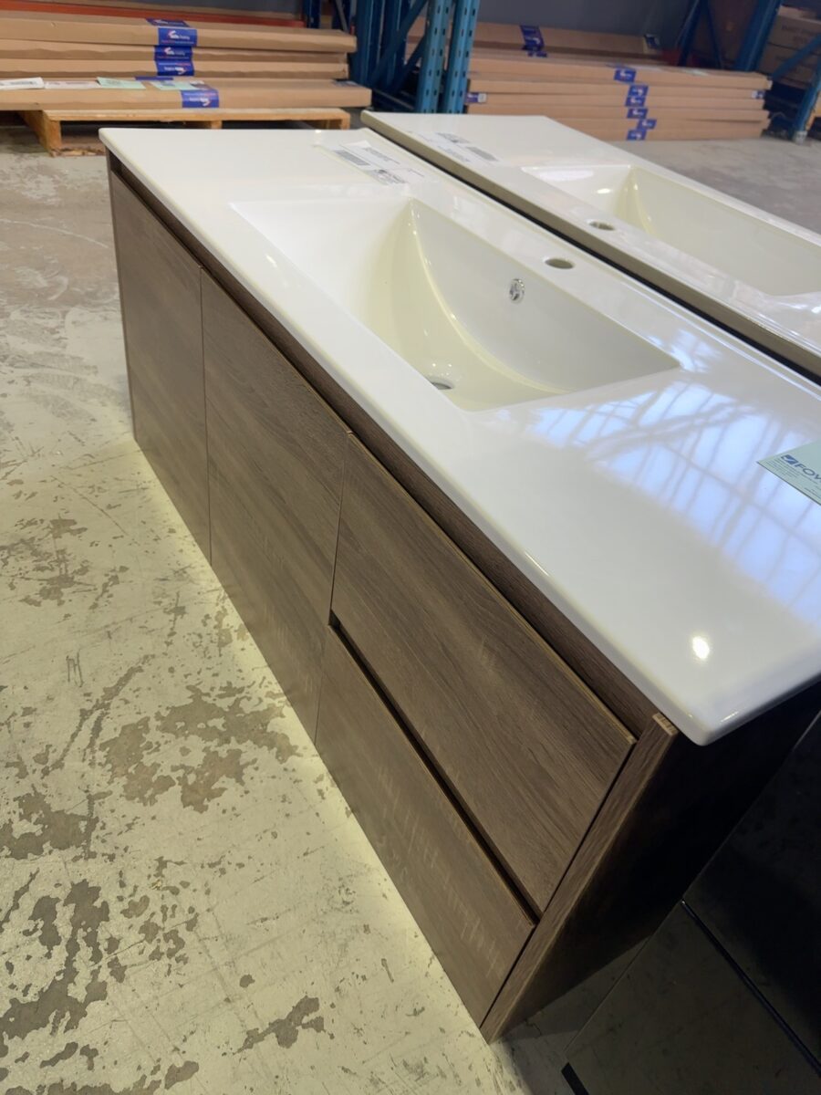 NEW 1200MM WALL HUNG VANITY ANTICO OAK, WITH WHITE CERAMIC TOP, SYWH05-1200LA2 & UV31-1200H