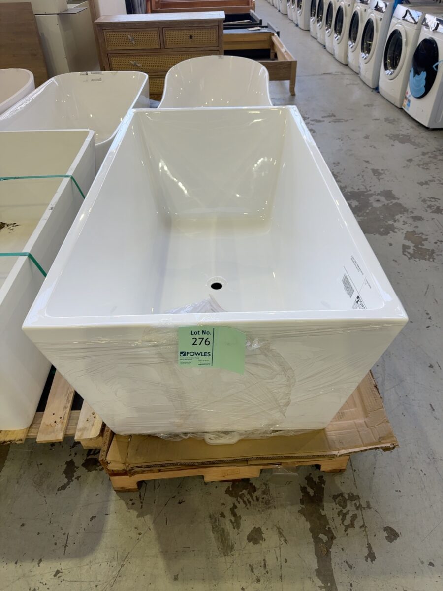 EX DISPLAY SURREY 1500MM WHITE ACRYLIC FREESTANDING BATH, SOLD AS IS