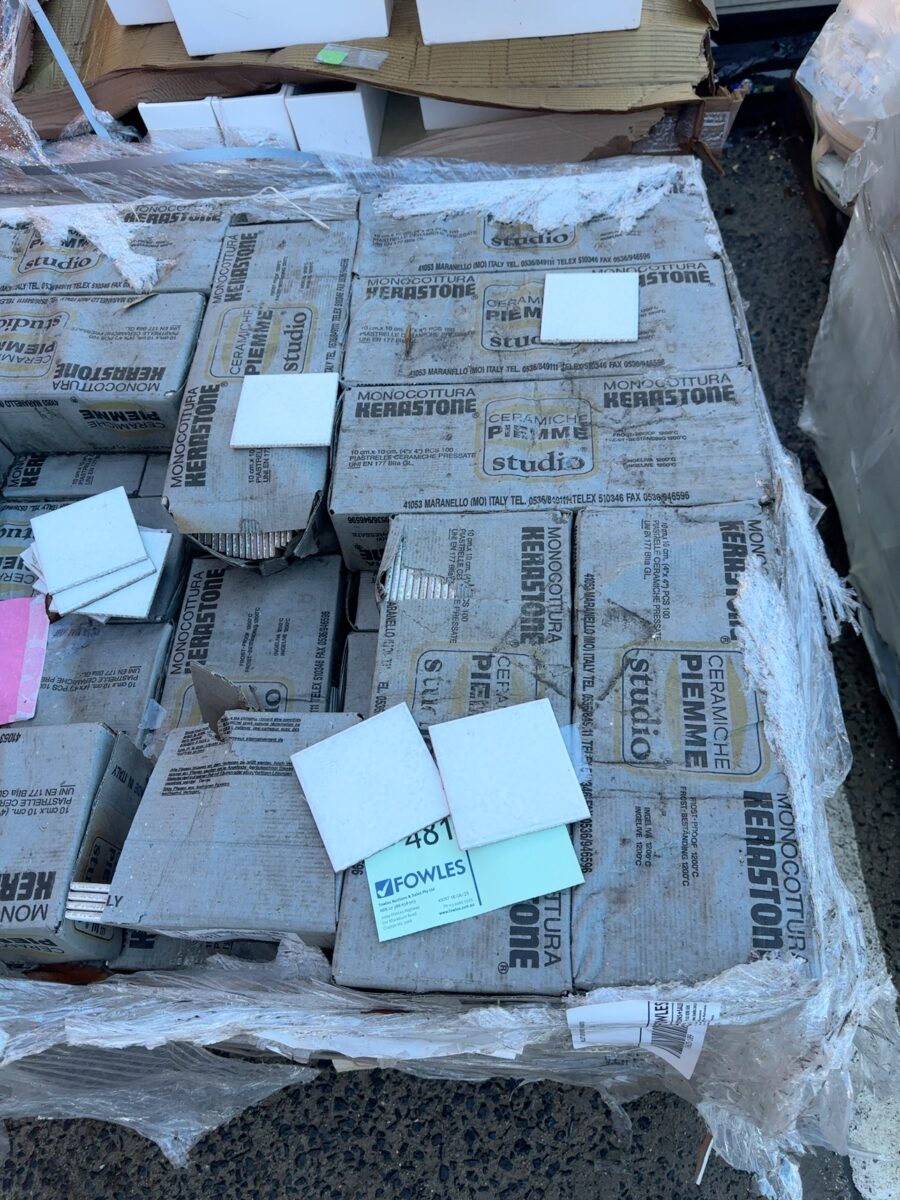 PALLET OF 100 X 100 WHITE TILE