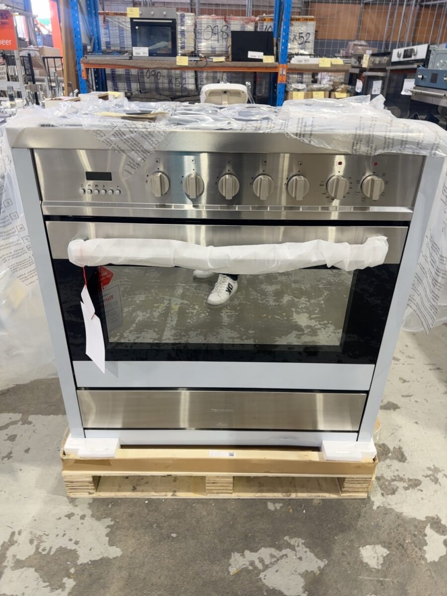 NEW TECHNIKA TU950TME8 900MM DUAL FUEL FREESTANDING OVEN, 5 BURNE GAS COOKTOP WITH ELECTRIC OVEN, SOLD AS IS NO WARRANTY