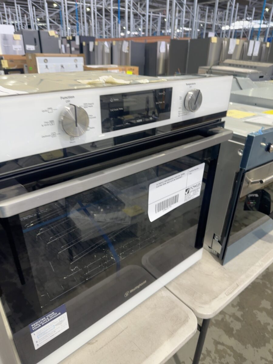 EX DISPLAY WESTINGHOUSE WVE615W, 600MM ELECTRIC OVEN, SOLD AS IS NO WARRANTY