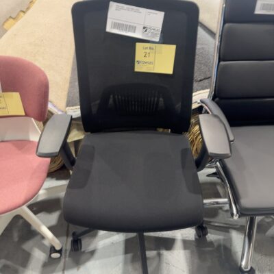 SAMPLE CHAIR - BLACK FABRIC & MESH CHAIR ADJUSTABLE WITH TILT 120KG WEIGHT, RRP9