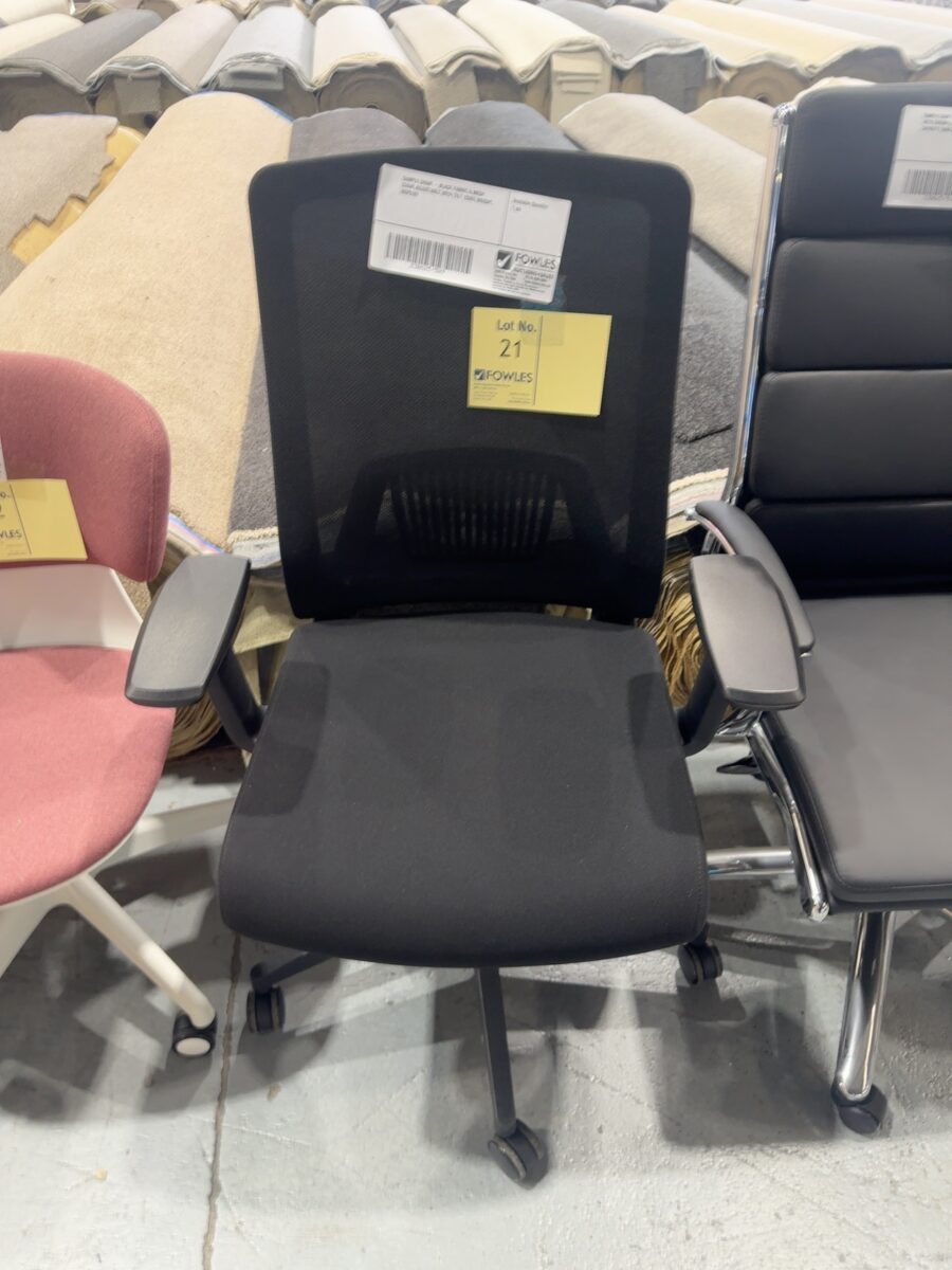 SAMPLE CHAIR - BLACK FABRIC & MESH CHAIR ADJUSTABLE WITH TILT 120KG WEIGHT, RRP$189