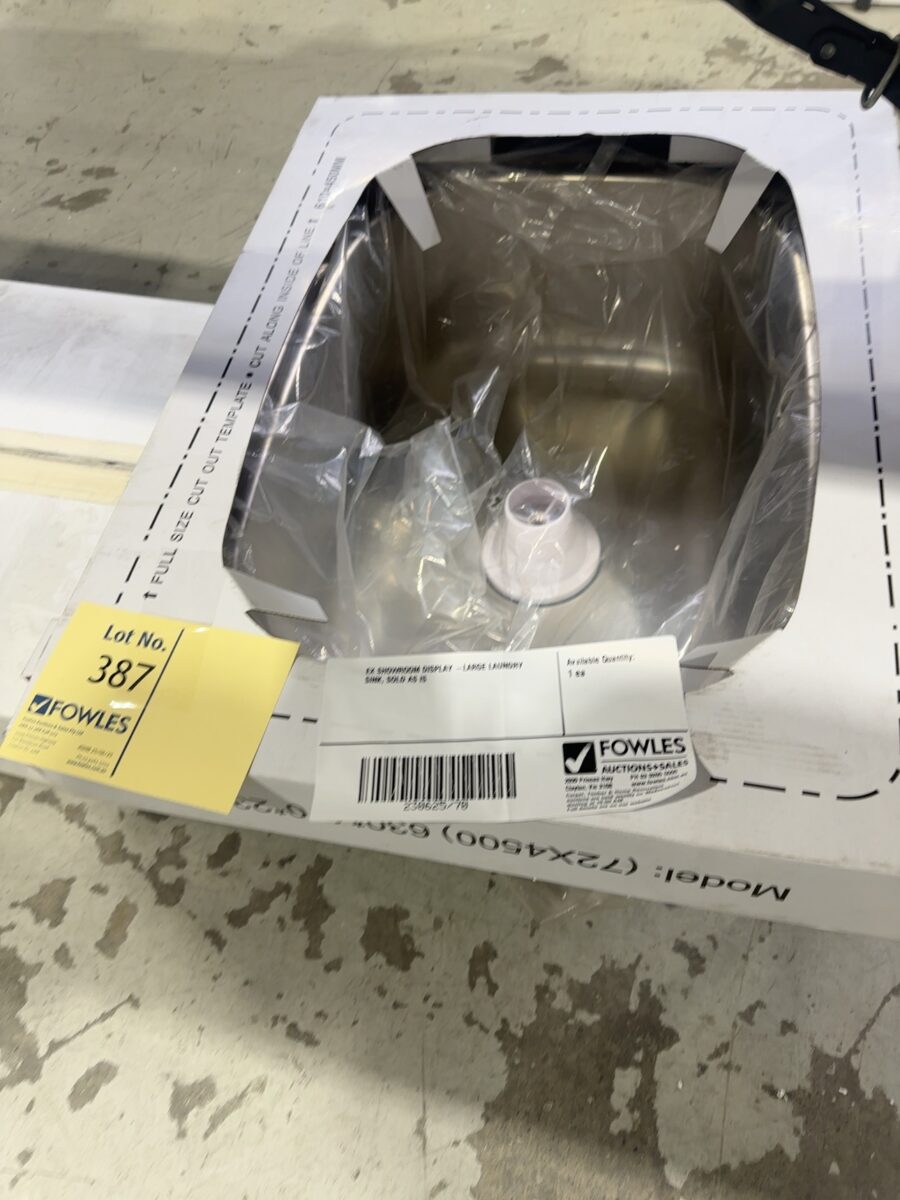 EX SHOWROOM DISPLAY -LARGE LAUNDRY SINK, SOLD AS IS