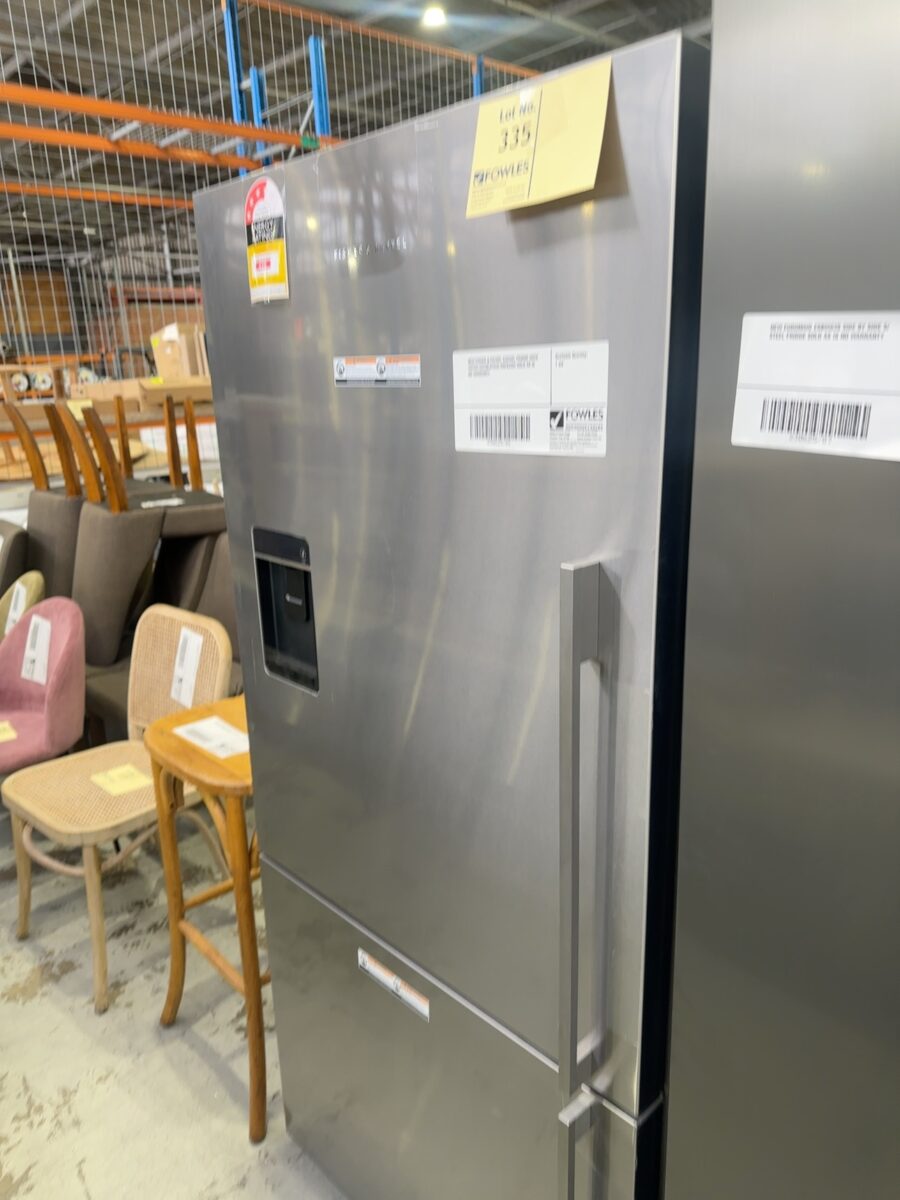 NEW FISHER & PAYKEL S/STEEL FRIDGE WITH WATER E522BLXFDU5 RRP$3300 SOLD AS IS NO WARRANTY