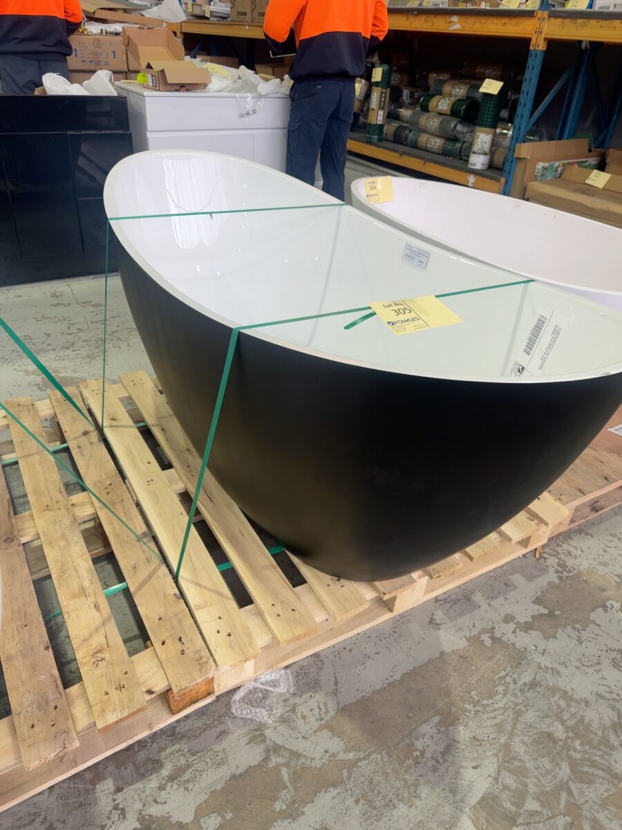 EX SHOWROOM DISPLAY, ECT CURO CURVED 1700MM FREESTANDING BATH, MATTE BLACK EXTERIOR, RRP$1969 SOLD AS IS NO WARRANTY