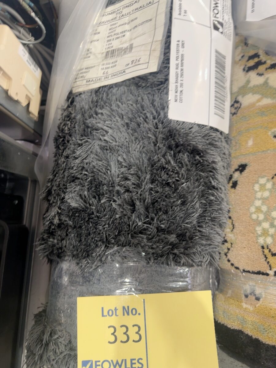 NEW NOAH SHAGGY RUG, POLYESTER & COTTON, 200 X 290CM RRP$999 - GREY