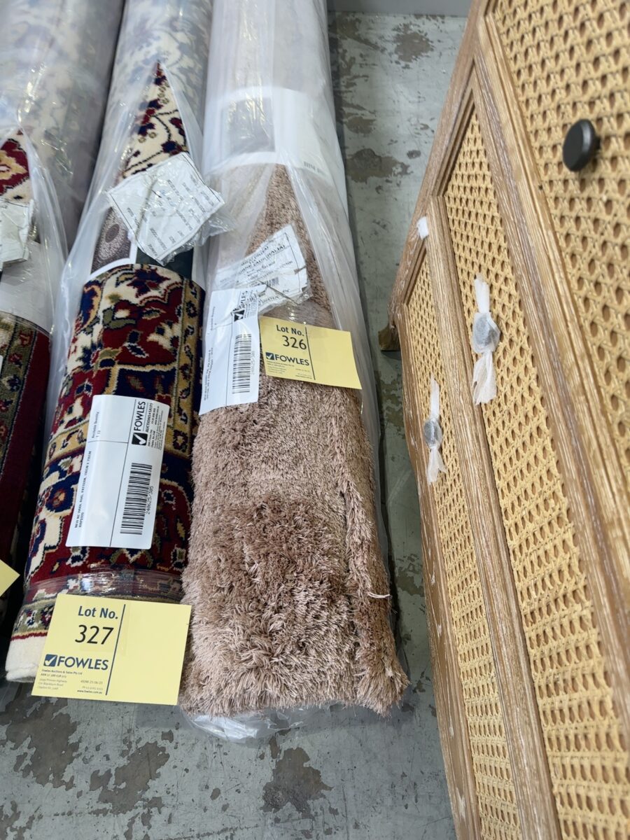NEW NOAH SHAGGY RUG, POLYESTER & COTTON, 200 X 290CM RRP$999 - BEIGE