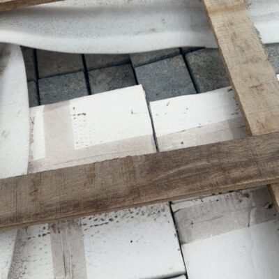 PALLET OF IMPALA GRANITE STIGHT CT COBBLE, 312 X 312 #14