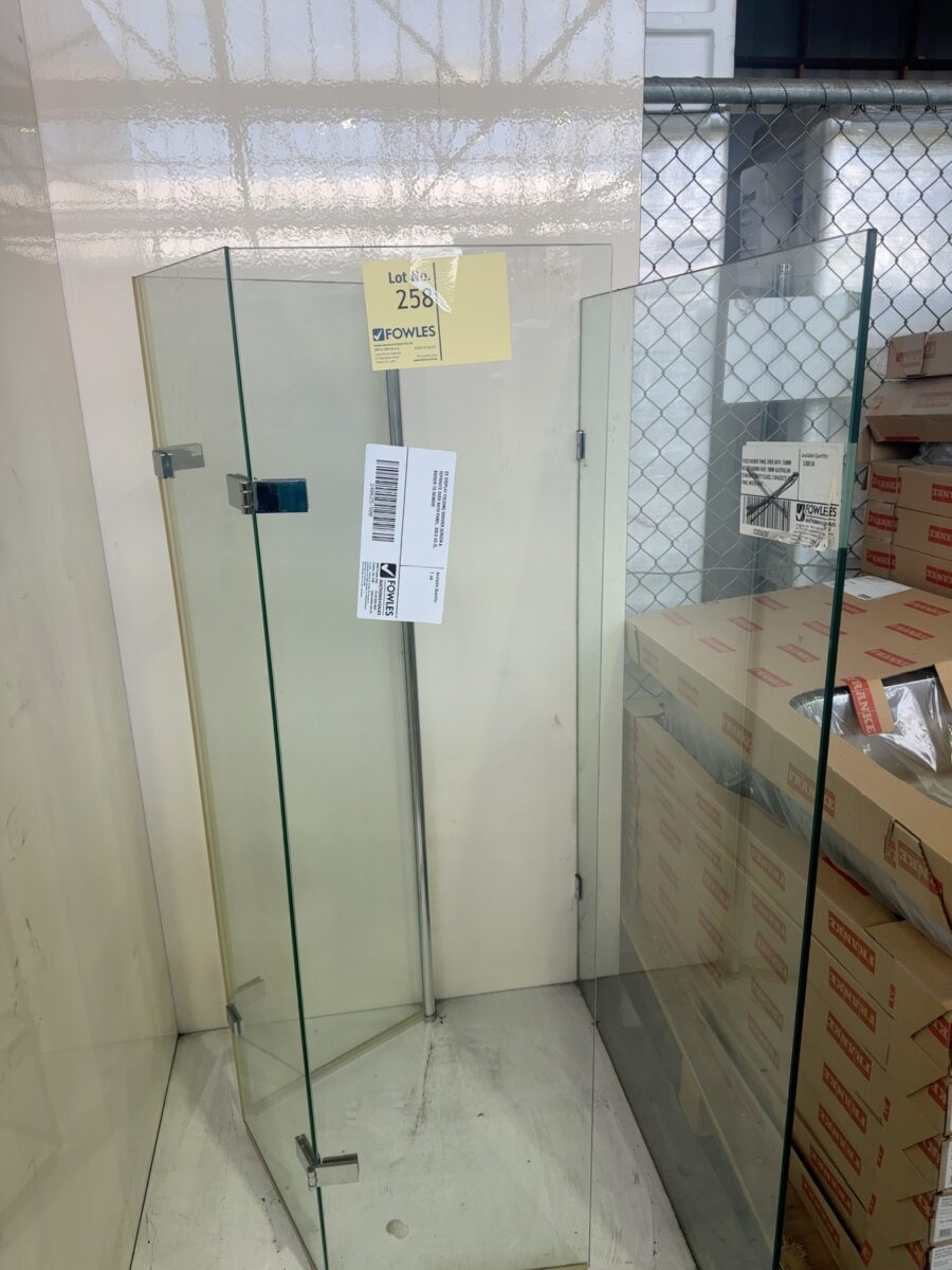 EX DISPLAY FOLDING SHOWER SCREEN & SEPARATE OVER BATH PANEL, SOLD AS IS, BIDDER TO REMOVE
