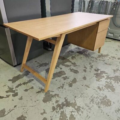 SAMPLE STOCK - EXECUTIVE DESK SOLID OAK WITH MDF WITH OAK VENEER, 2 DRAWER 1600 WIDE RRP9