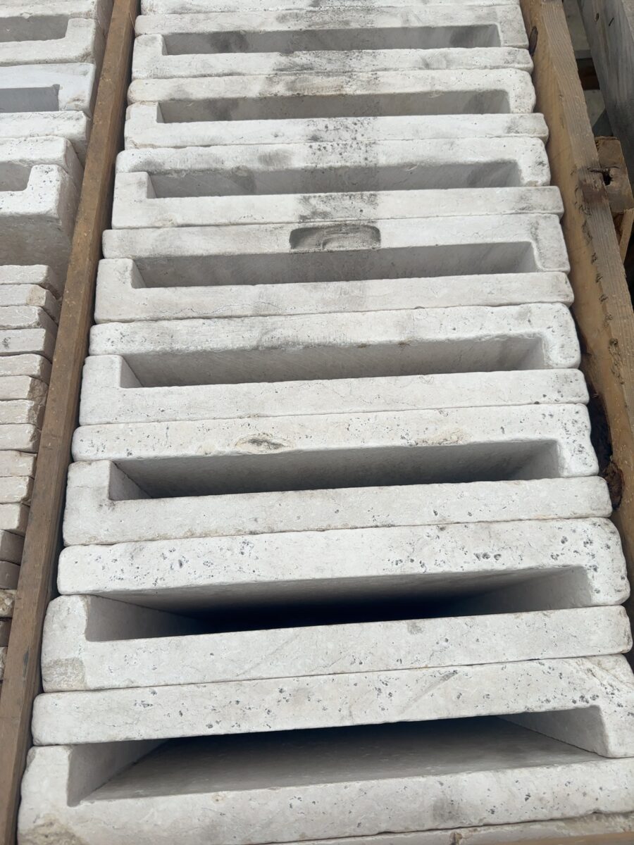 PALLET OF WHITE PEARL DROP LIMESTONE COPING 600 X 400 X 30/60, QTY 28