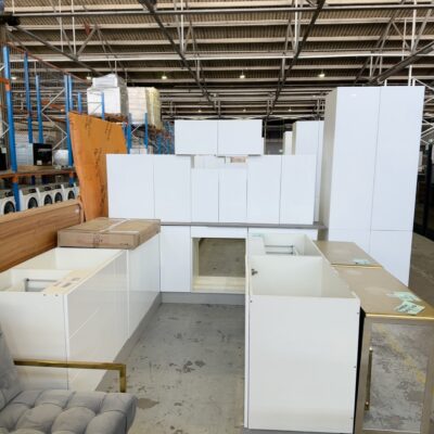 NEW L SHAPE KITCHEN WITH SEPARATE ISLAND BENCH IN HIGH GLOSS WHITE 2 PAC PAINTED FINISH WITH PENCIL EDGE PROFILE DOORS, K5A