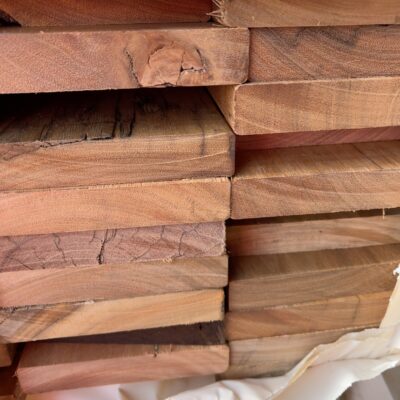 140X25 FEATURE GRADE SPOTTED GUM DECKING- (PACK CONSISTS OF RANDOM SHORT LENGTHS)