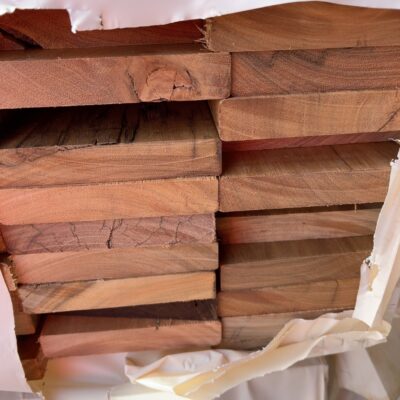 140X25 FEATURE GRADE SPOTTED GUM DECKING- (PACK CONSISTS OF RANDOM SHORT LENGTHS)