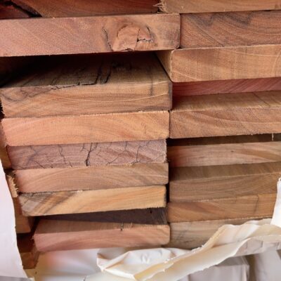 140X25 FEATURE GRADE SPOTTED GUM DECKING- (PACK CONSISTS OF RANDOM SHORT LENGTHS)