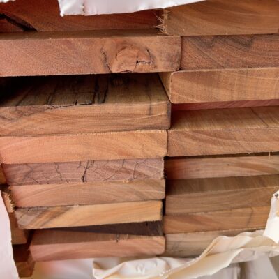 140X25 FEATURE GRADE SPOTTED GUM DECKING- (PACK CONSISTS OF RANDOM SHORT LENGTHS)