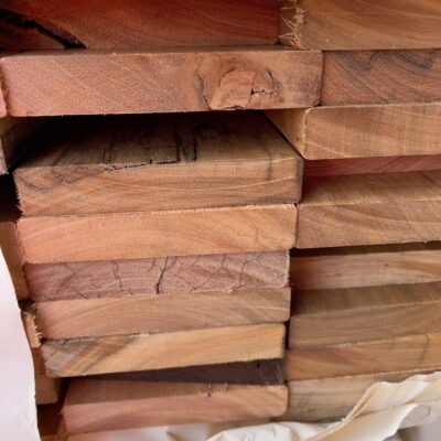 140X25 FEATURE GRADE SPOTTED GUM DECKING- (PACK CONSISTS OF RANDOM SHORT LENGTHS)