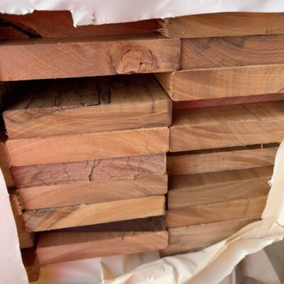 140X25 FEATURE GRADE SPOTTED GUM DECKING- (PACK CONSISTS OF RANDOM SHORT LENGTHS)