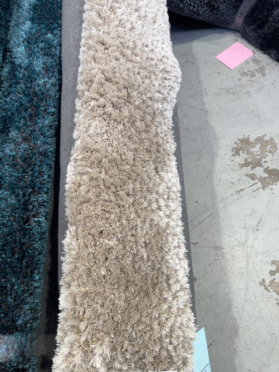 NEW MEDIUM CREAM RUG LONG PLUSH RUG