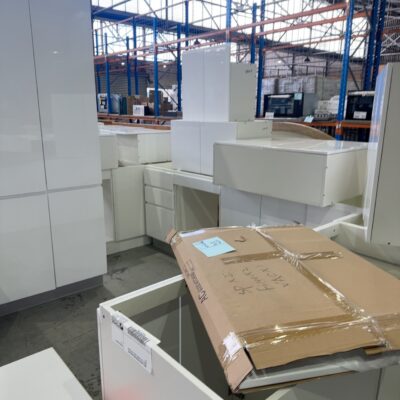NEW L SHAPE KITCHEN WITH HIGH GLOSS WHITE 2 PAC PAINTED PENCIL EDGE DOORS K5A