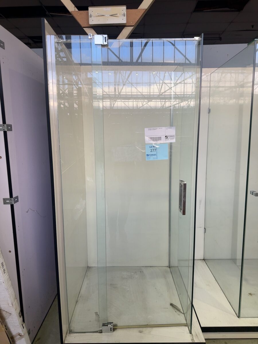 EX DISPLAY SHOWER SCREEN - SOLD AS IS CUSTOMER TO DISMANTLE